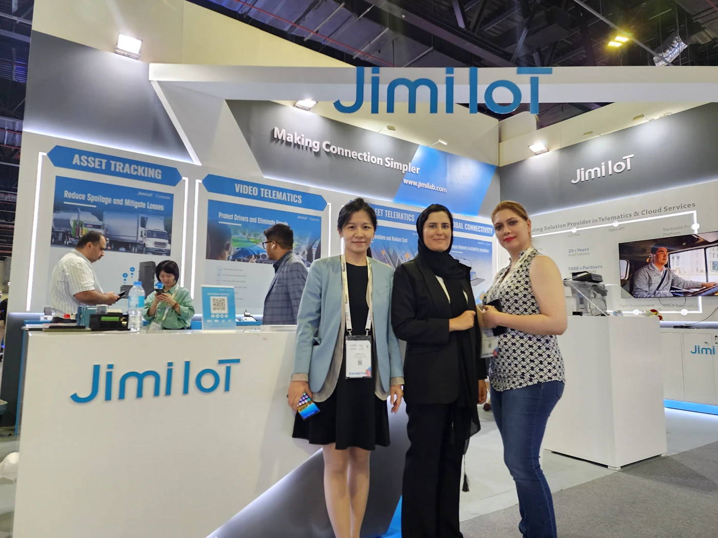 Fatemeh Jamali talking with an international technology team