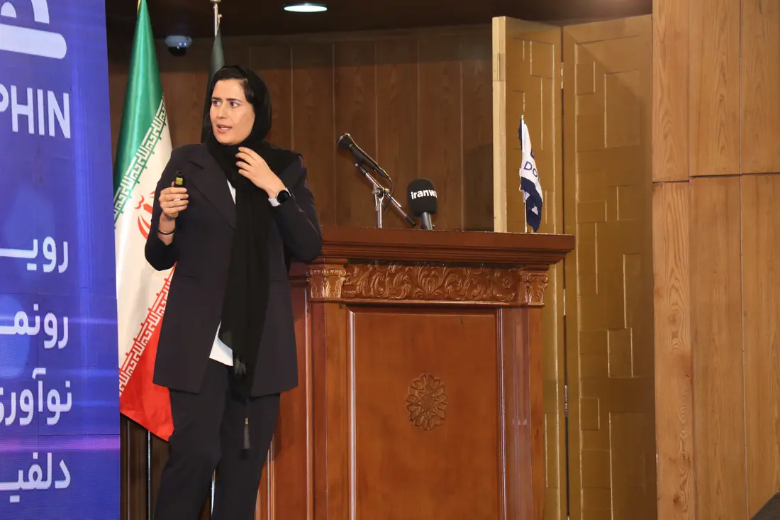 Fatemeh Jamali sharing her IoT experience with an audience